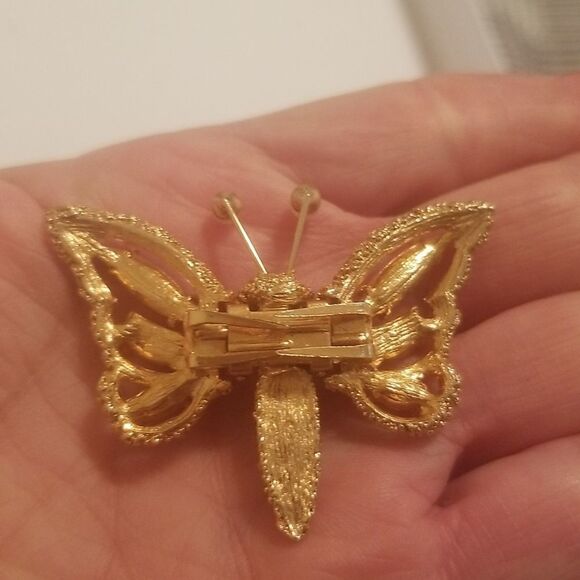 vintage goldtone butterfly broach/pin Estate sale find - Picture 10 of 10